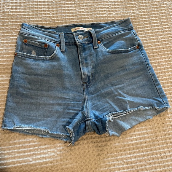 Levi’s High Rise Shorts - light wash - size 27 - Picture 3 of 3